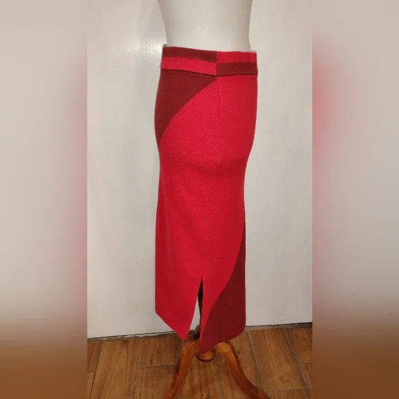 SOLID & STRIPED KNIT SKIRT - Picture 4 of 8